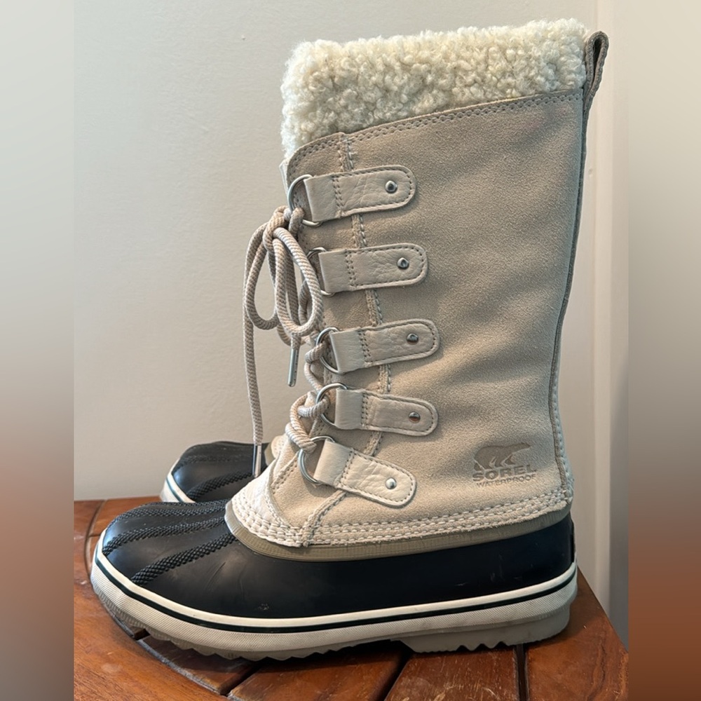Sorel Women’s Joan of Arctic Waterproof Boot Fawn size 8